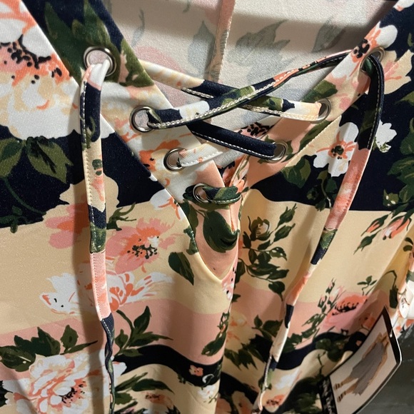 Nina Leonard Asymmetrical Floral sleeveless dress. - Picture 8 of 9